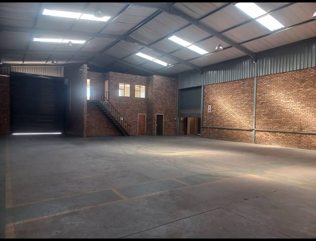 425M² WAREHOUSE TO LET IN POMONA